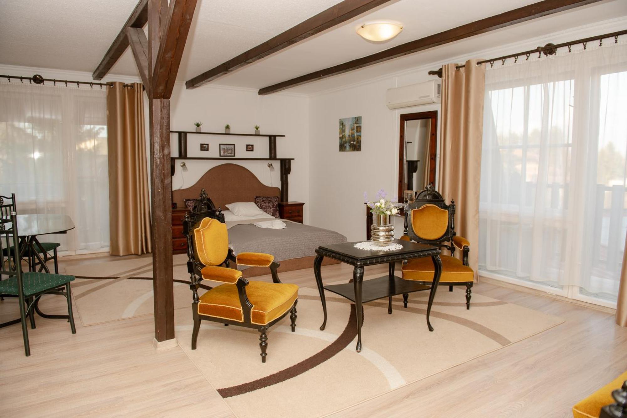 Hotel Barbizon Ньиредьхаза Экстерьер фото