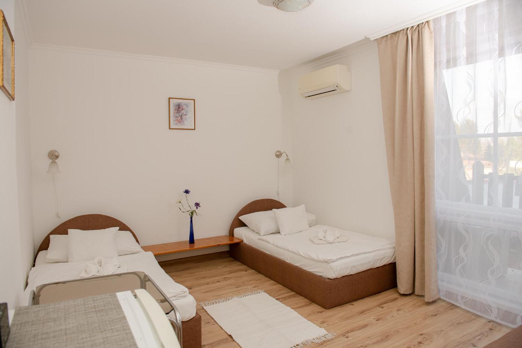 Hotel Barbizon Ньиредьхаза Экстерьер фото