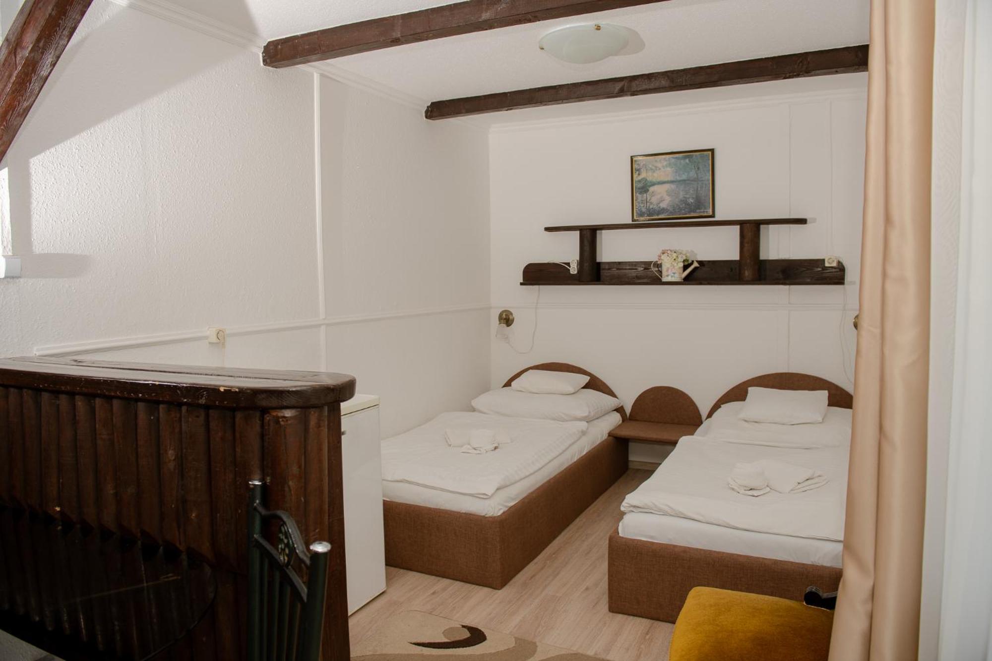 Hotel Barbizon Ньиредьхаза Экстерьер фото